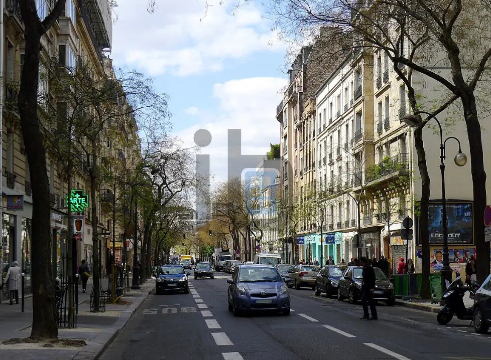 Retail in Paris for lease Building Photo- Image 1 of 4