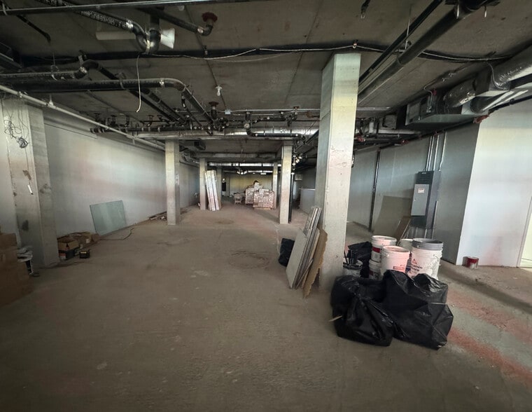 350 W 44th St, New York, NY for lease - Building Photo - Image 2 of 5