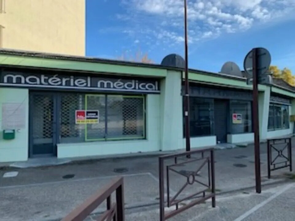 Retail in Avignon for lease Building Photo- Image 1 of 10