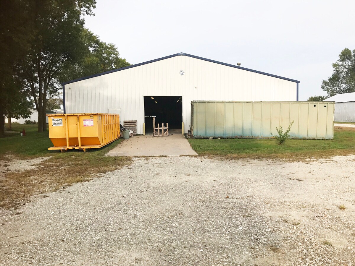 709 N Pine St, Laddonia, MO 63352