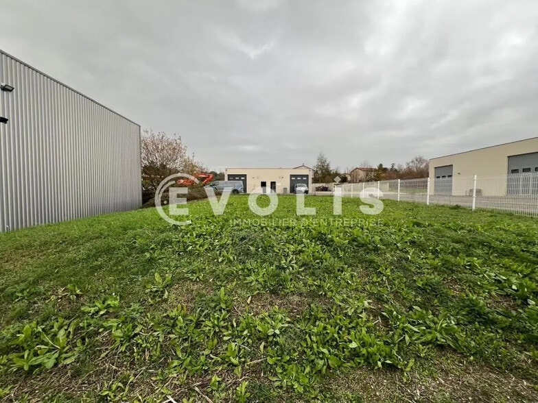 Flex in Taluyers for sale - Building Photo - Image 3 of 13