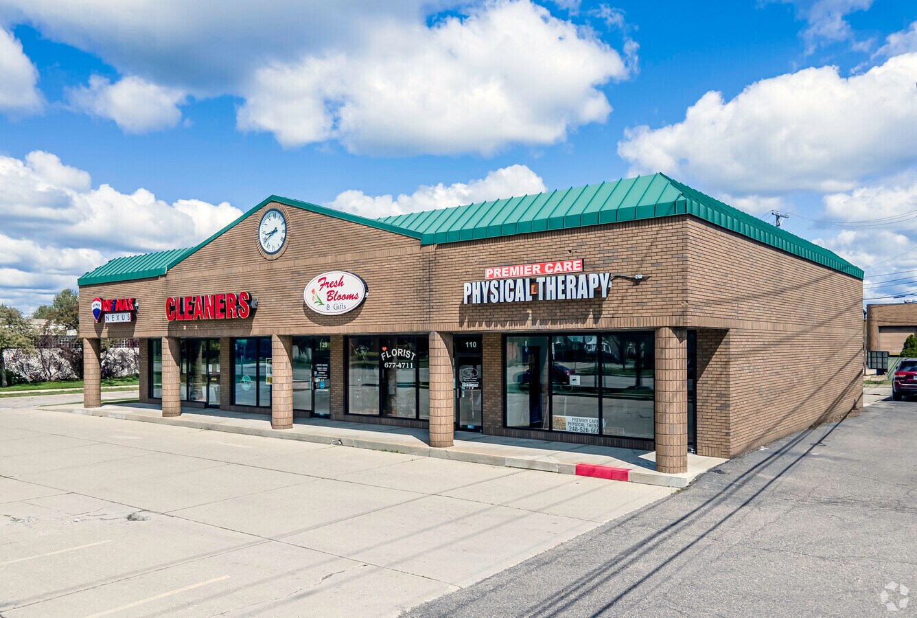 100160 W 13 Mile Rd, Madison Heights, MI 48071