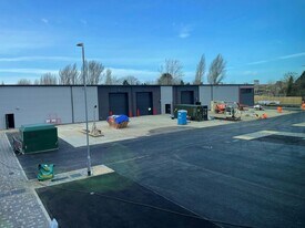 706-707 Stirling Rd, Slough BKS - Warehouse