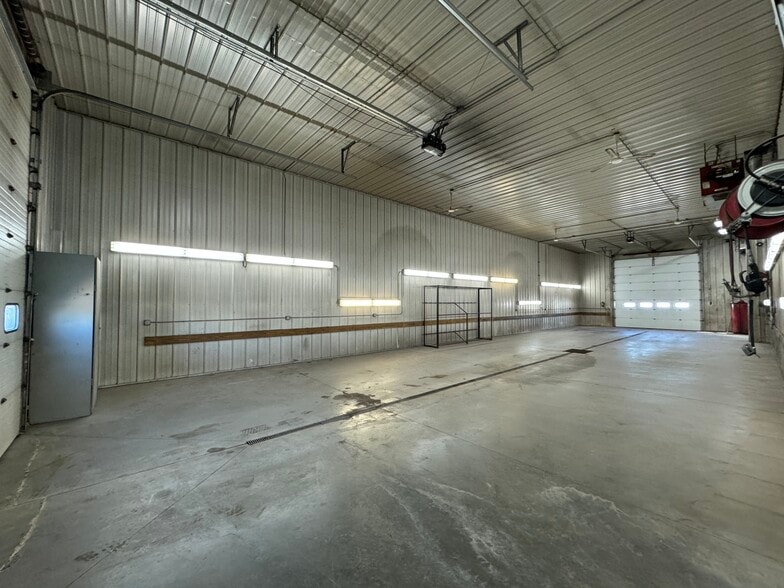 1015 N 9th Ave, Brandon, SD for lease - Interior Photo - Image 2 of 26