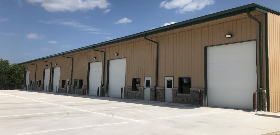 100 Schneider Rd, Seguin, TX for sale - Building Photo - Image 1 of 1