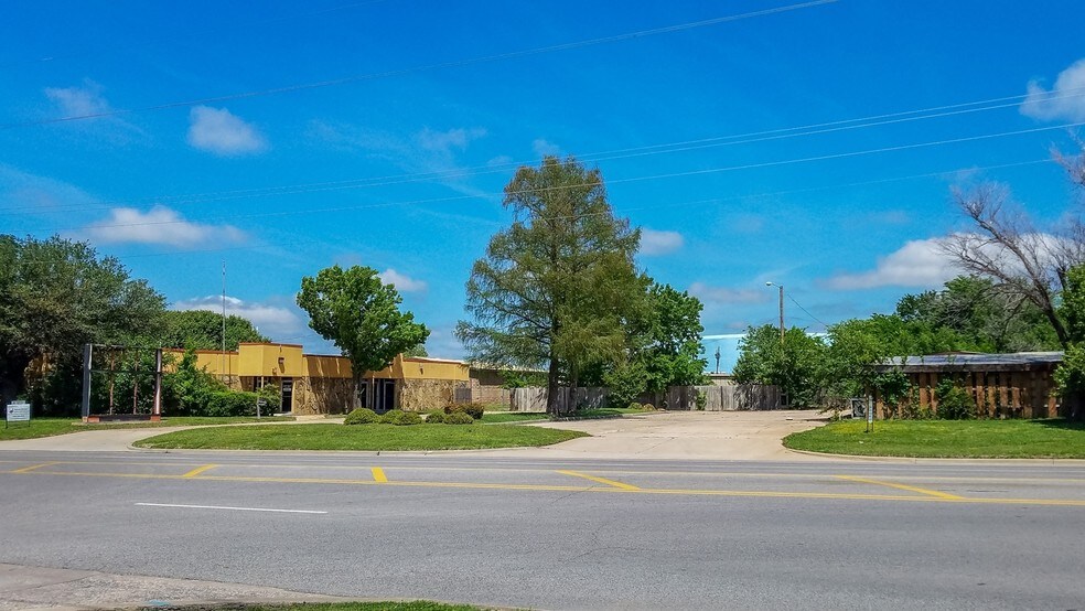 6731 NW Cache Rd, Lawton, OK for sale - Building Photo - Image 1 of 1