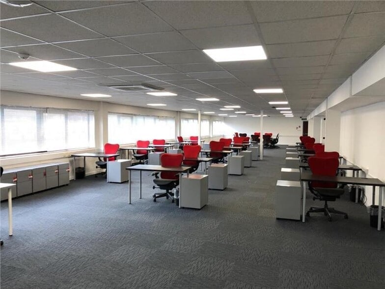 Thames Rd, Crayford for lease - Building Photo - Image 1 of 8