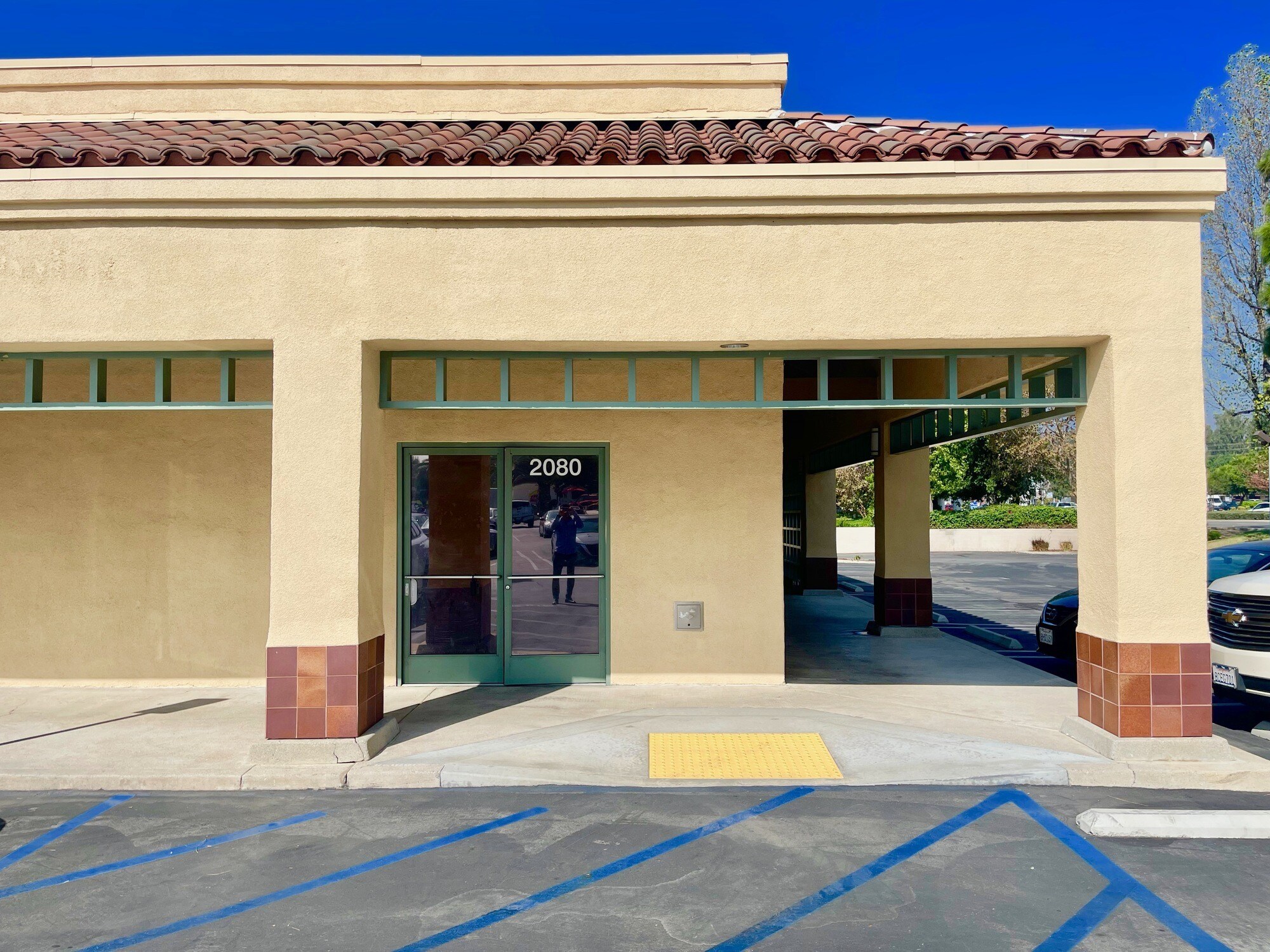 20822098 Foothill Blvd, La Verne, CA 91750 La Verne Plaza