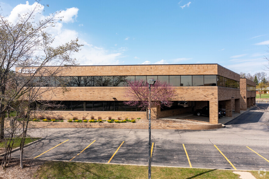 43252 Woodward Ave, Bloomfield Hills, MI for lease - Building Photo - Image 3 of 4