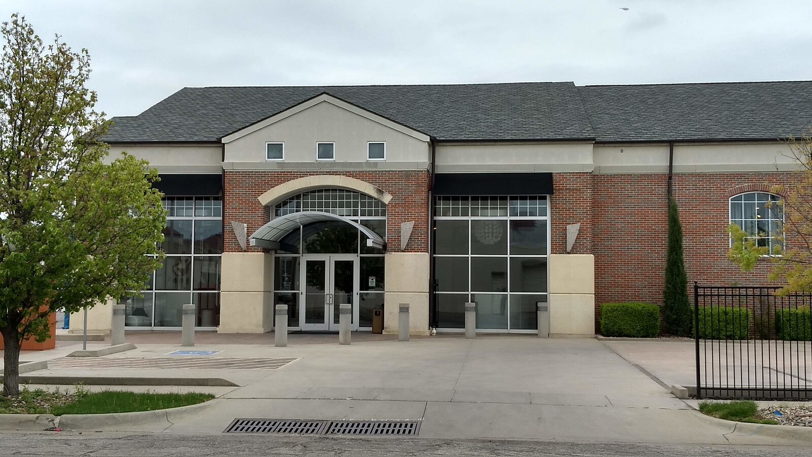 13301336 E Douglas Ave, Wichita, KS 67214