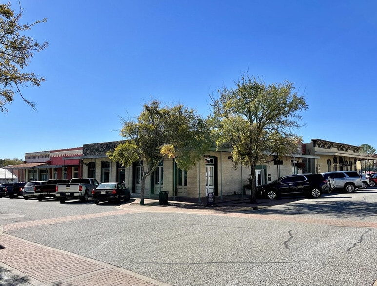 Block of South Baylor Commerce and S. St. Charles St, Brenham, TX for sale - Building Photo - Image 2 of 8