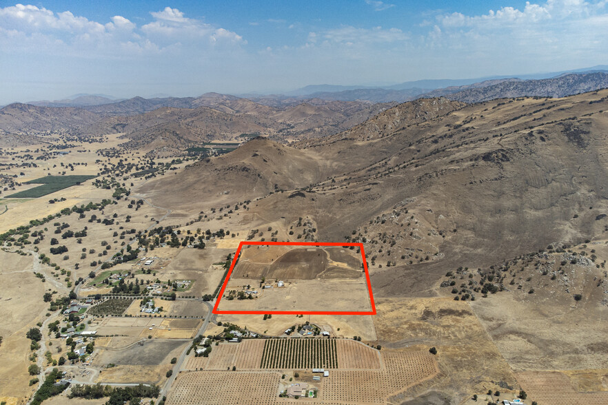 39200 Millwood Dr, Woodlake, CA for sale - Aerial - Image 1 of 1