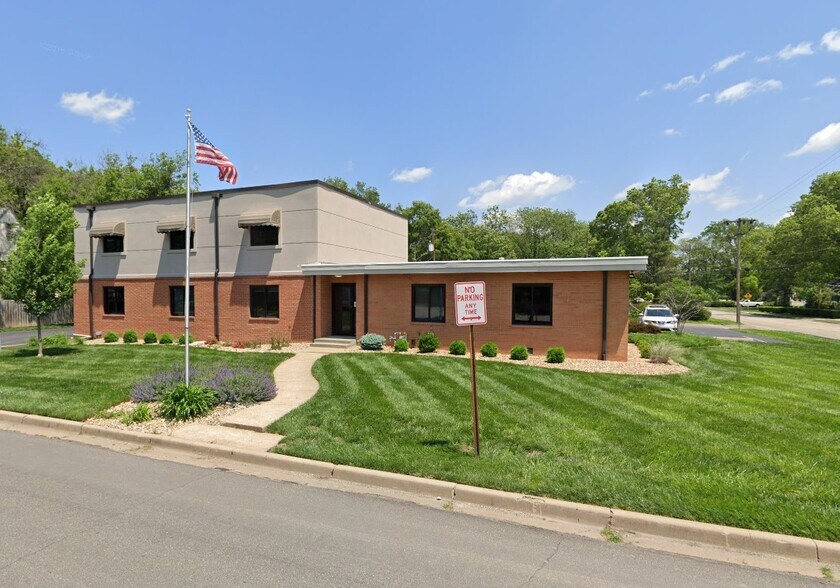 2420 SW 17th St, Topeka, KS for sale - Building Photo - Image 1 of 1