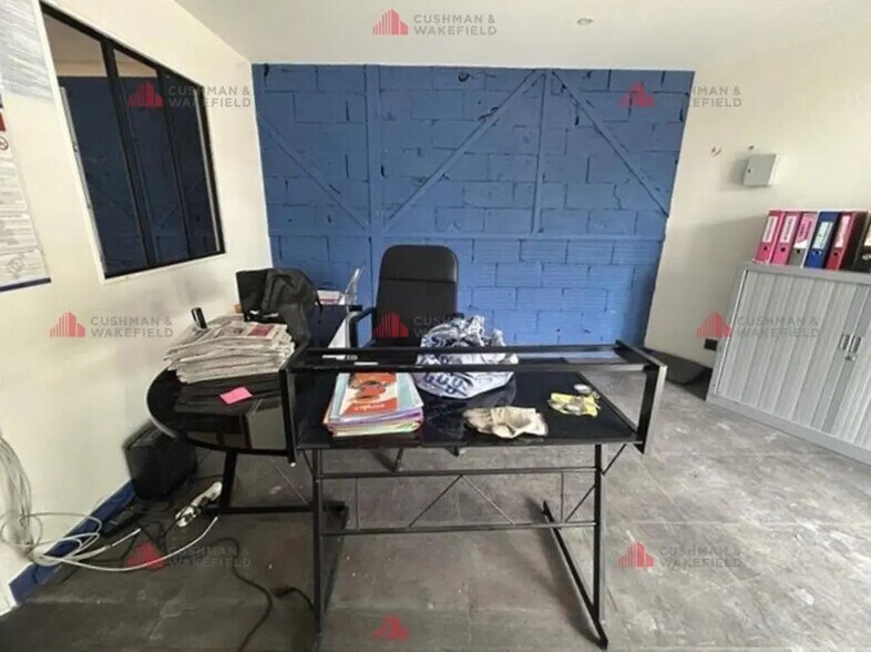 Retail in Dijon for lease - Interior Photo - Image 2 of 2