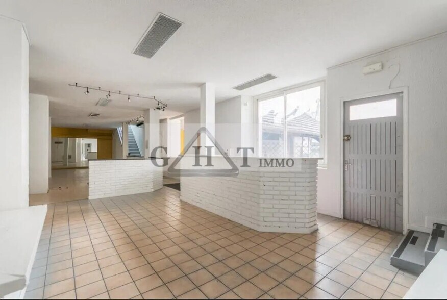 Office in Melun for lease - Interior Photo - Image 2 of 4