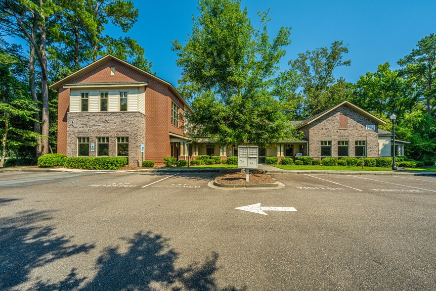 901 Old Trolley Rd, Summerville, SC for lease - Building Photo - Image 1 of 40