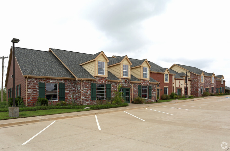 2400-2416 W Detroit St, Broken Arrow, OK for lease - Building Photo - Image 1 of 35