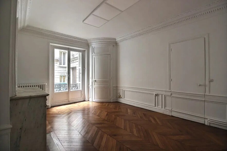 Office in Paris for lease - Interior Photo - Image 2 of 6