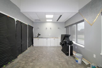 27621 Warren Rd, Garden City, MI for lease Interior Photo- Image 2 of 4
