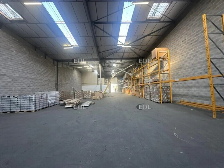 Industrial in Marseille for lease - Interior Photo - Image 1 of 4