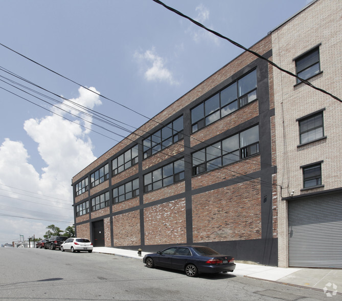 53-19 46th St, Maspeth, NY for lease - Building Photo - Image 2 of 8