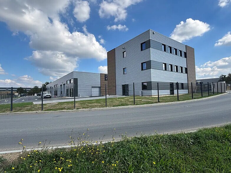 Retail in Cholet for sale - Building Photo - Image 3 of 6