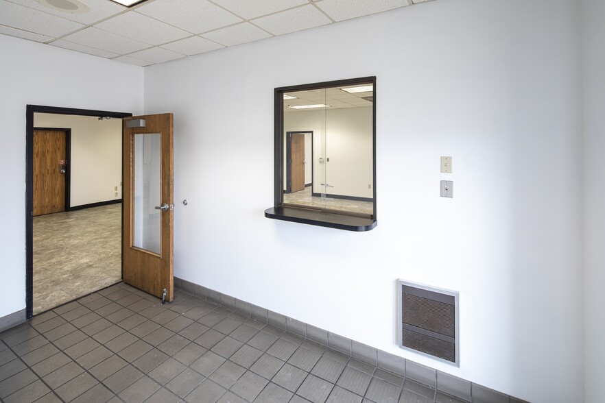 431 E Division St, Wautoma, WI for sale - Interior Photo - Image 3 of 14