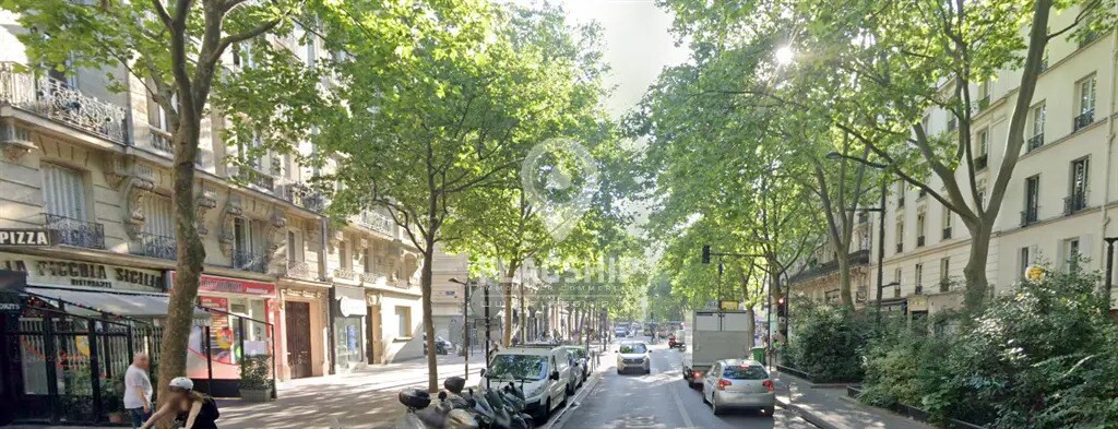 Retail in Paris for lease Building Photo- Image 1 of 2