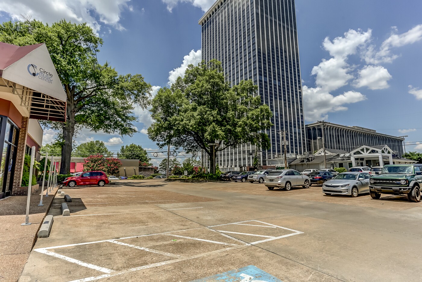 5124 Poplar Ave, Memphis, TN 38117 East Memphis Office /Retail For Lease