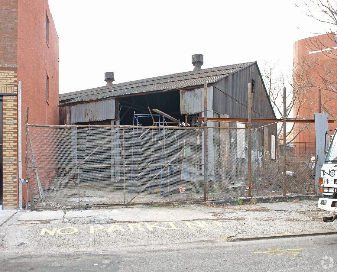 101 Hamilton Ave, Brooklyn, NY 11231