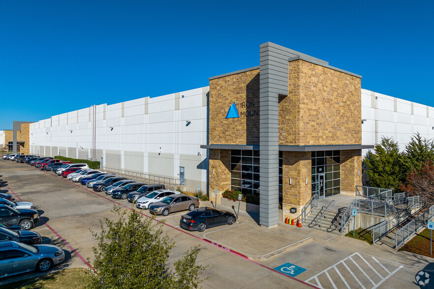 12121 N Stemmons Fwy, Dallas, TX for lease - Building Photo - Image 1 of 19