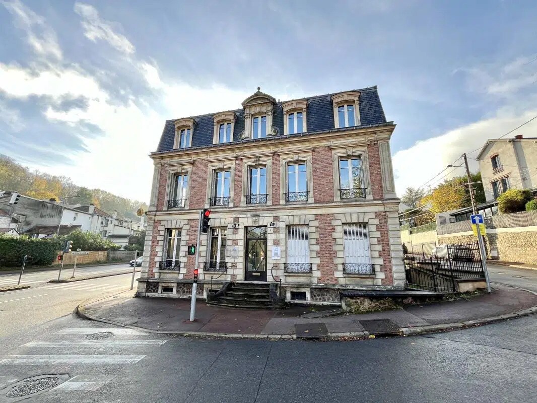 Office in Bougival for sale Building Photo- Image 1 of 20