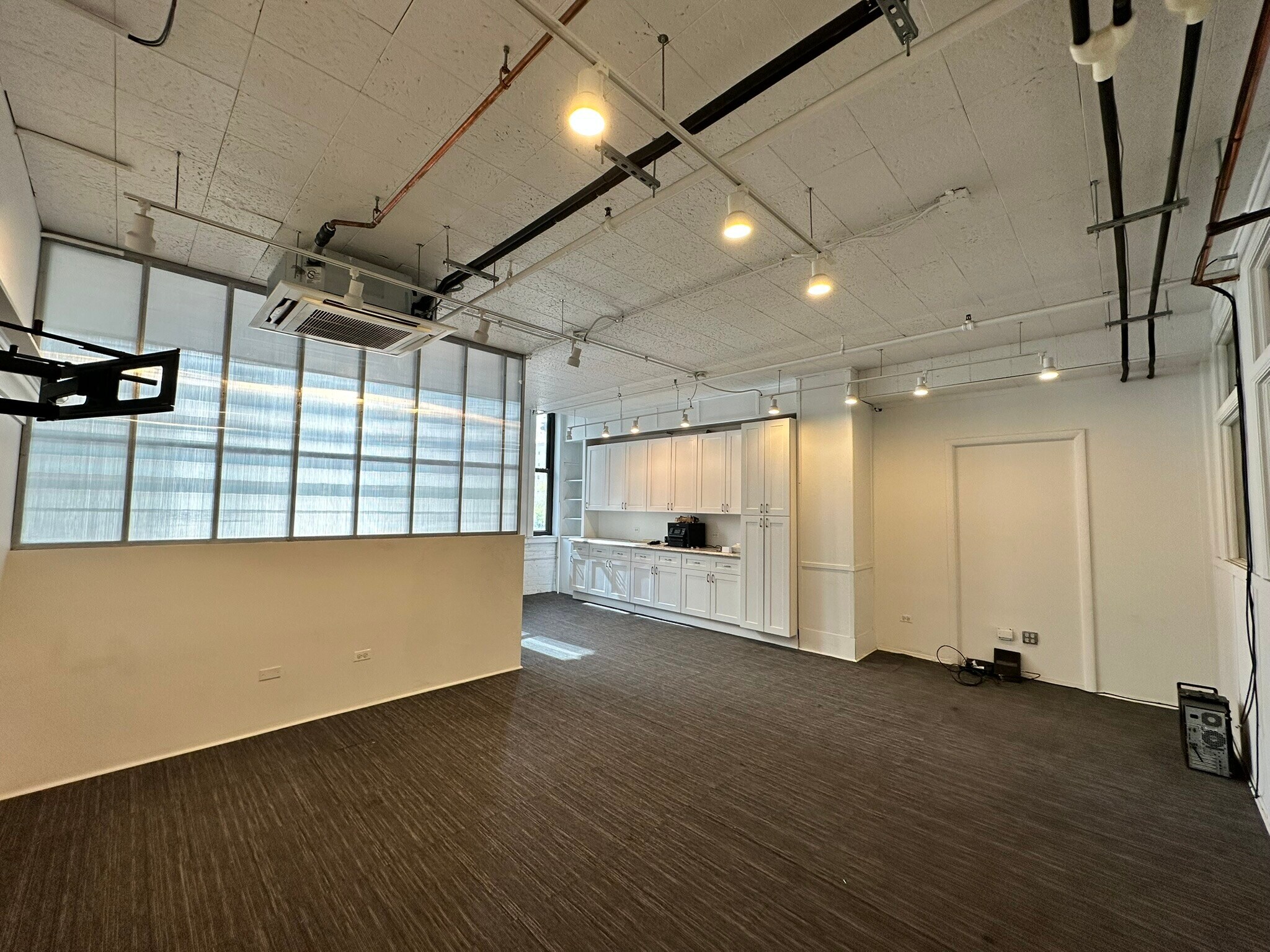 328 S Jefferson St, Chicago, IL for lease Interior Photo- Image 1 of 4