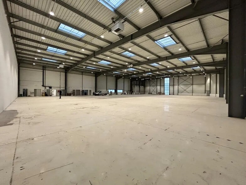 Office in Le Mesnil-Amelot for lease - Building Photo - Image 3 of 16