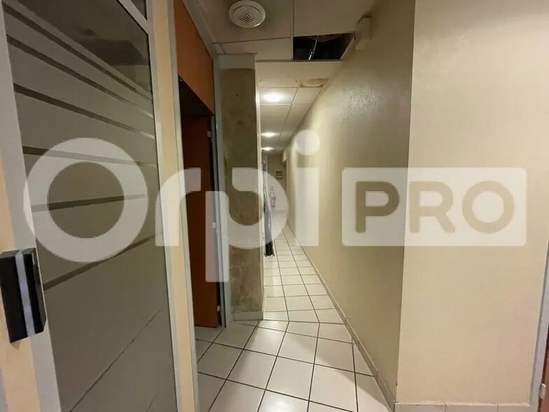 Retail in Villefranche-sur-Saône for lease - Interior Photo - Image 3 of 5