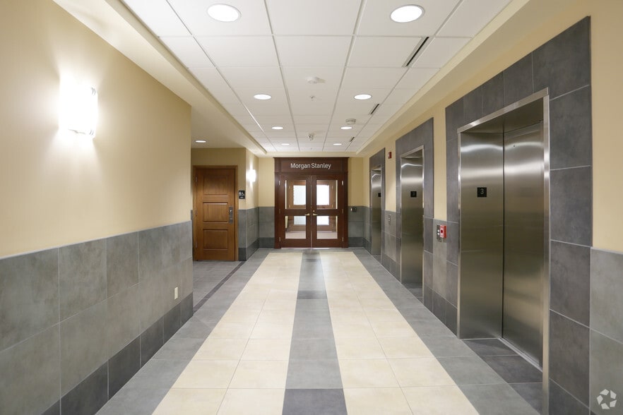 2900 West Rd, East Lansing, MI for sale - Lobby - Image 2 of 5