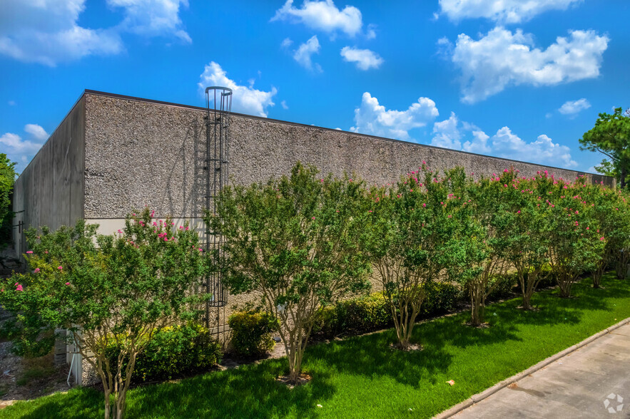 4647 Pine Timbers St, Houston, TX for lease - Building Photo - Image 2 of 3