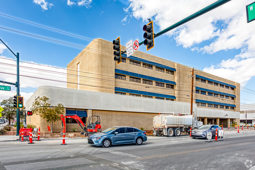 700 Shadow Ln, Las Vegas, NV for lease - Building Photo - Image 1 of 14