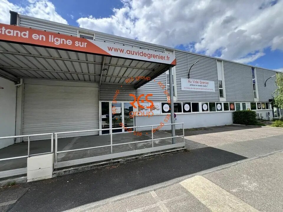 Retail in Pessac for lease Building Photo- Image 1 of 11