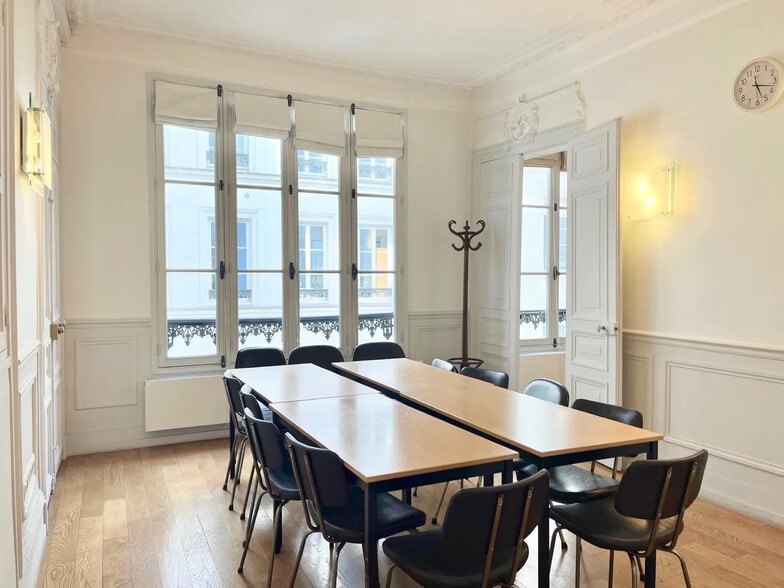 Coworking Space in Paris for lease - Interior Photo - Image 1 of 5