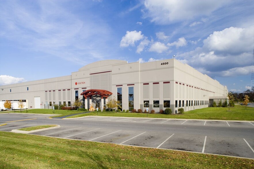 4500 Commerce Crossings Dr, Louisville, KY for lease - Primary Photo - Image 1 of 1