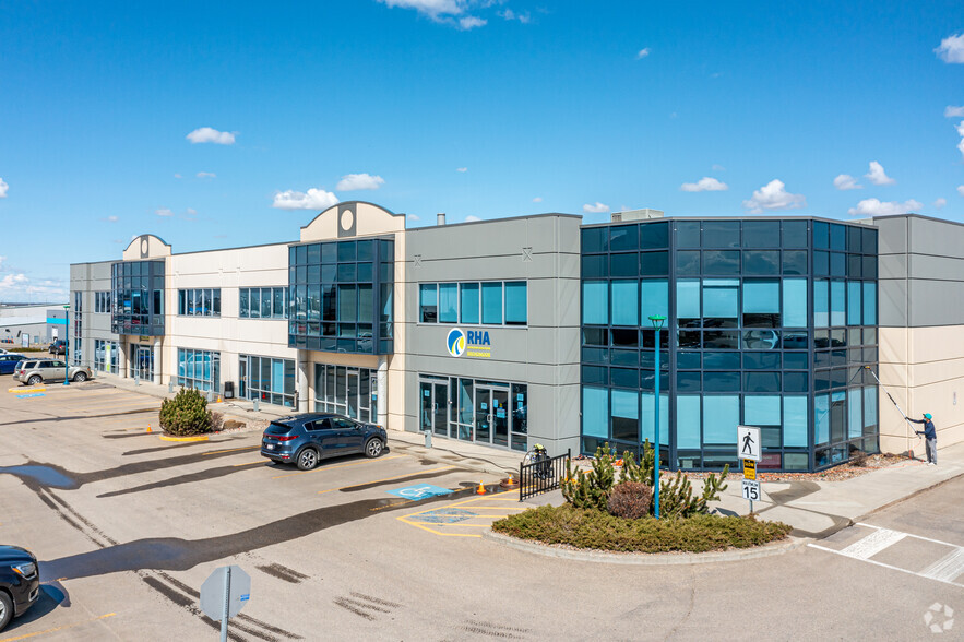 2693 Broadmoor Blvd, Sherwood Park, AB for lease - Building Photo - Image 1 of 4