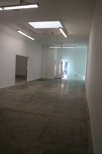 11012 Magnolia Blvd, North Hollywood, CA for lease - Interior Photo - Image 3 of 10