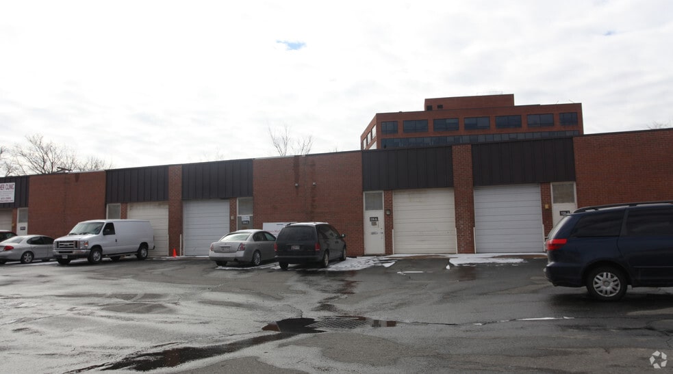 330 N Stonestreet Ave, Rockville, MD for lease - Building Photo - Image 3 of 6