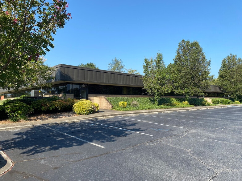 50 Directors Dr, Greenville, SC for lease - Building Photo - Image 2 of 8