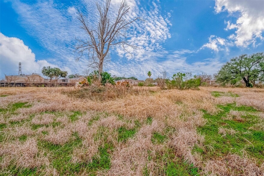 10403 Forum Park Dr, Houston, TX for sale - Building Photo - Image 3 of 9