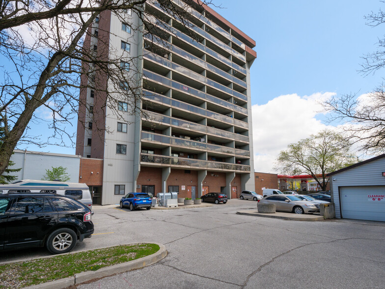 1653 Ouellette Av, Windsor, ON for sale - Building Photo - Image 3 of 15