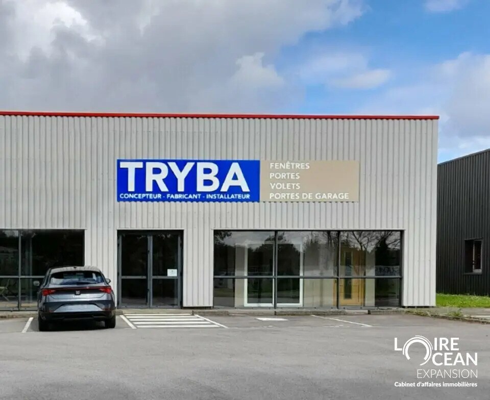 Retail in Carquefou for lease Building Photo- Image 1 of 2