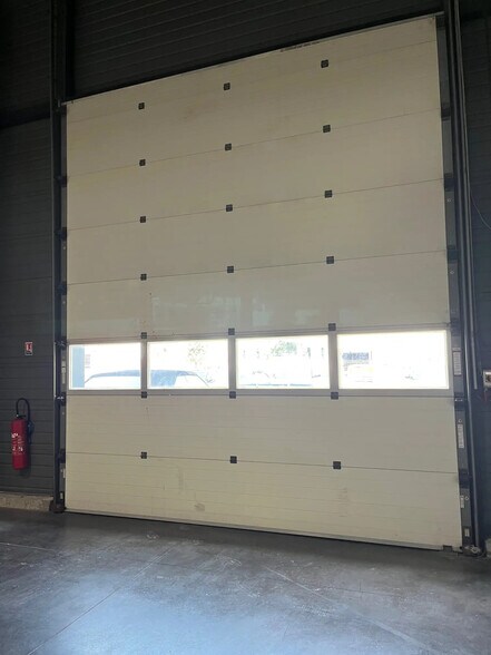 Flex in Fréjus for lease - Interior Photo - Image 3 of 6