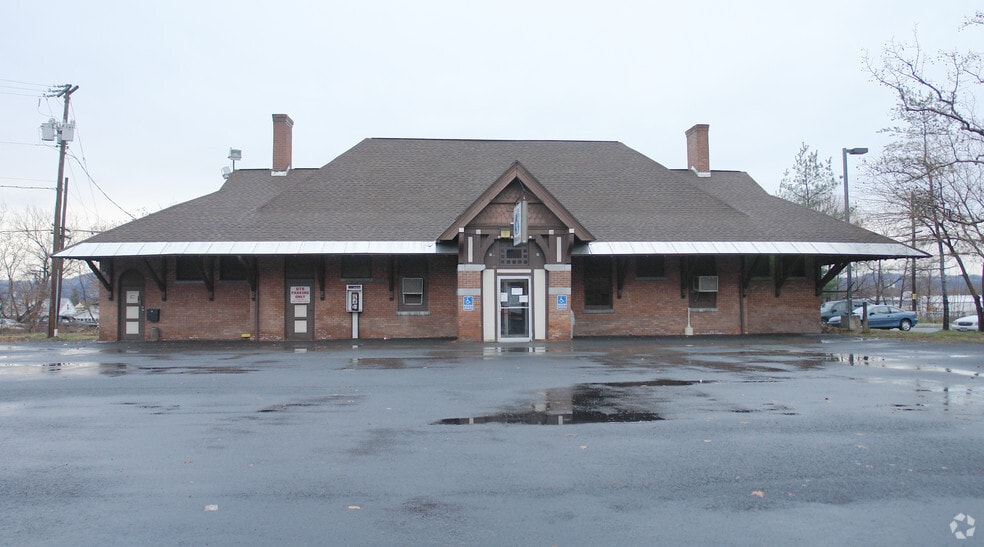 127 Canvass St, Cohoes, NY for lease - Building Photo - Image 1 of 14